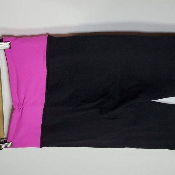 Lululemon black and pink size 6 cropped leggings - Picture 2 of 7